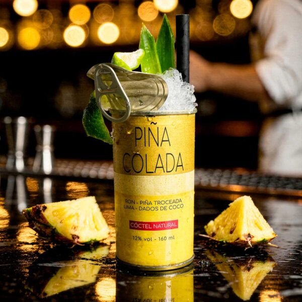 pina-colada-coctel-preparado