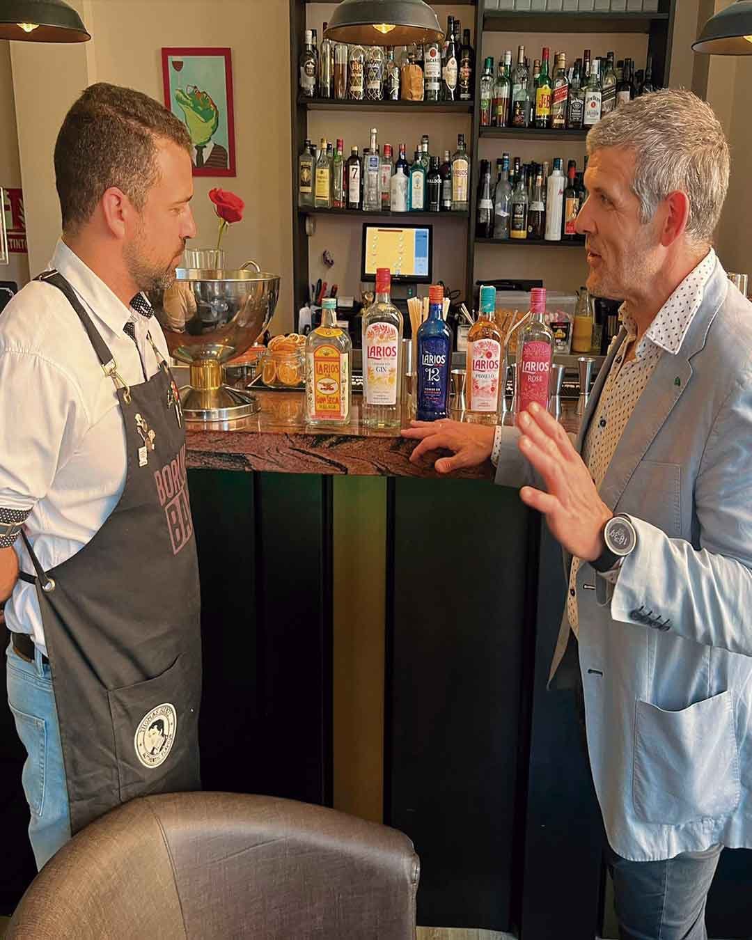 Antonio aranda bar manager Antonio Aranda explicando técnica y equilibrio en coctelería