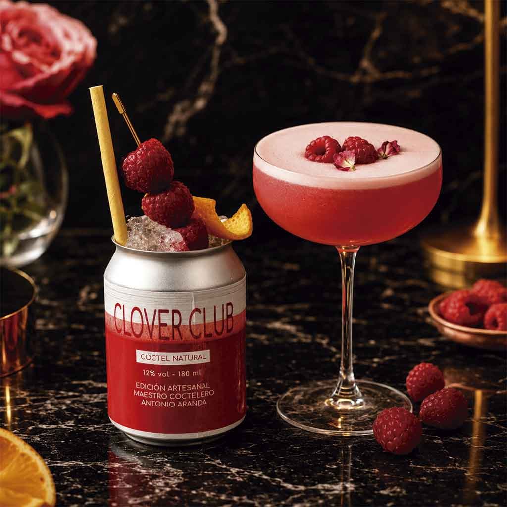 Cóctel premezclado Clover Club con fruta natural