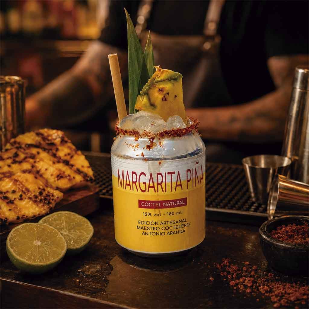 Cocteles a domicilio margarita de pina Servir Margarita Piña a la Brasa lista para tomar en casa