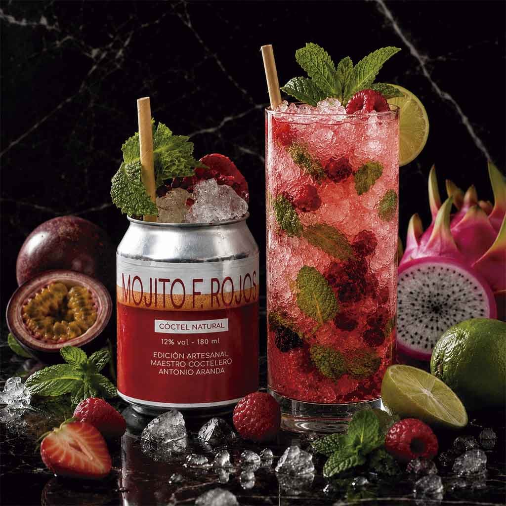 Mojito de frutos rojos preparado con ron SmartyBar