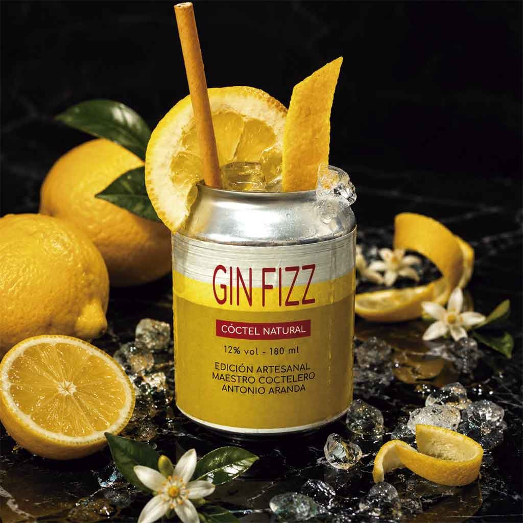 Gin fizz online Gin Fizz servido con hielo y agua con gas