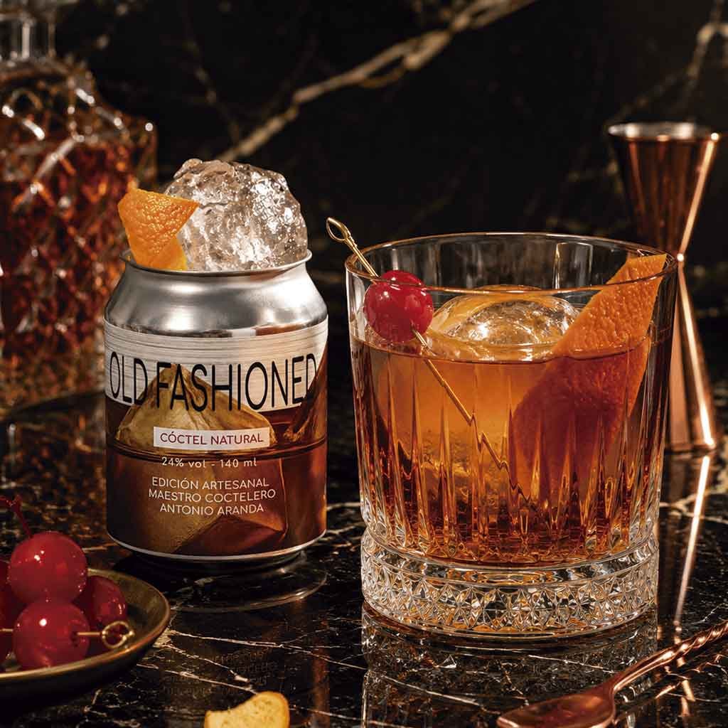 Old fashioned listo para tomar Old Fashioned listo para tomar con hielo